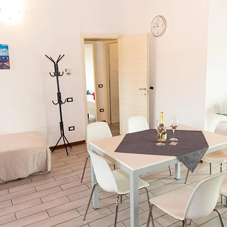 In 01 Apartment